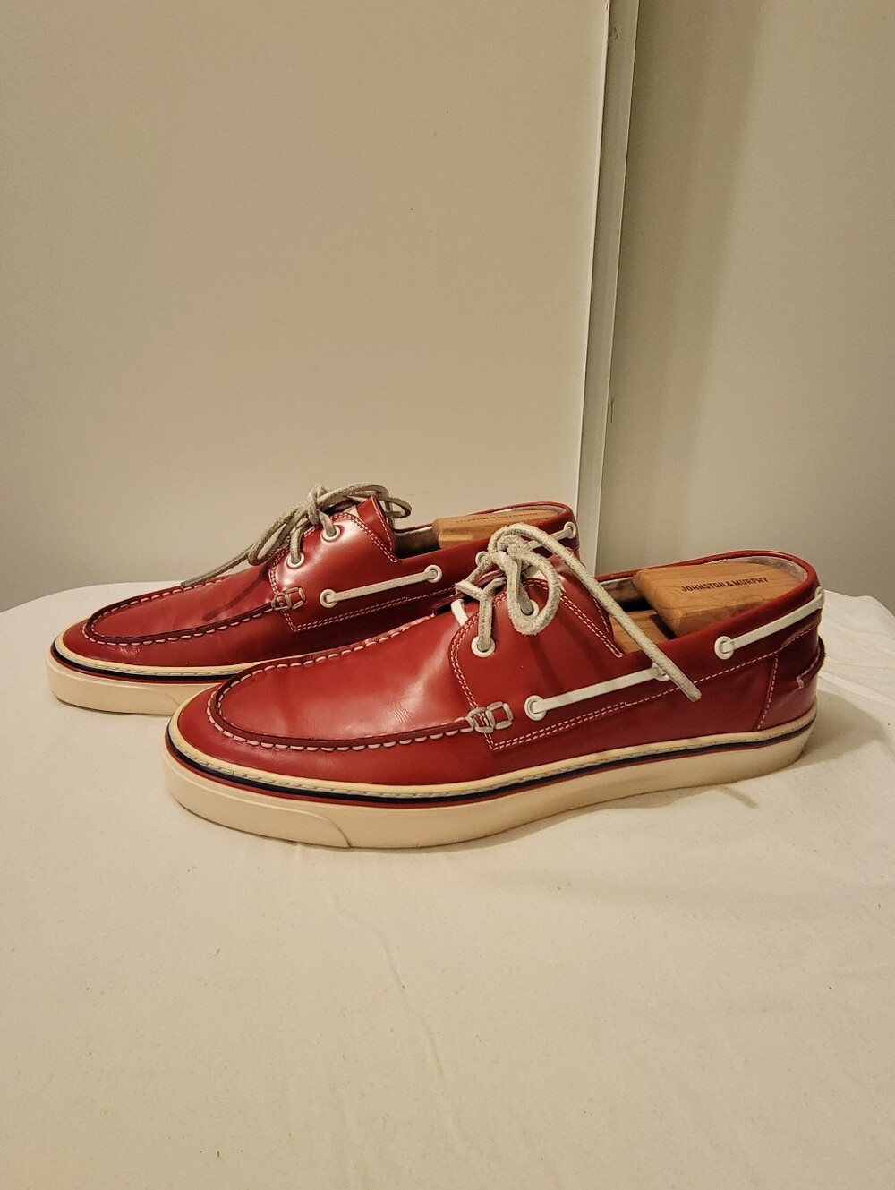 Gucci Red Leather Men's Boat Shoes with Cream and Navy Trim - Picture 2 of 11